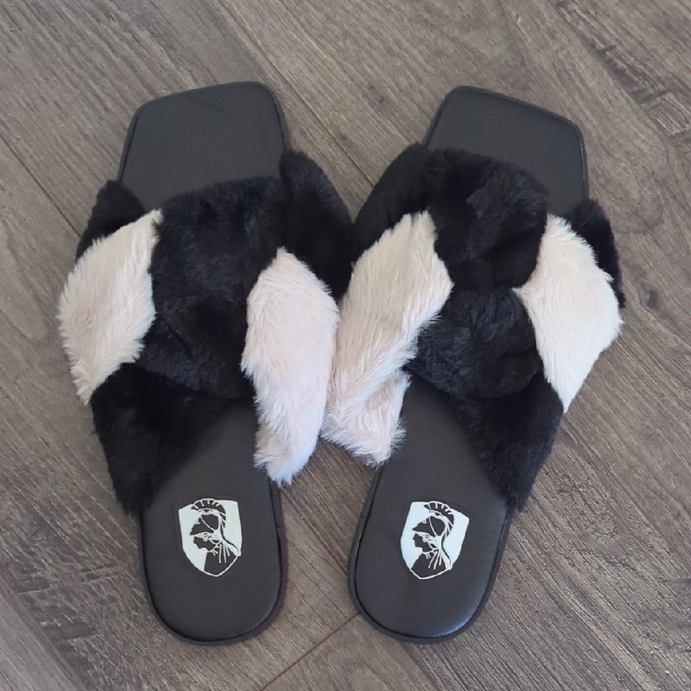 VHNY Black and Cream Women's Slippers NWOT